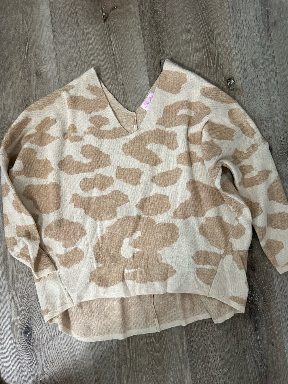 Pink Lily Beige & Cream Animal-Print V-Neck Sweater